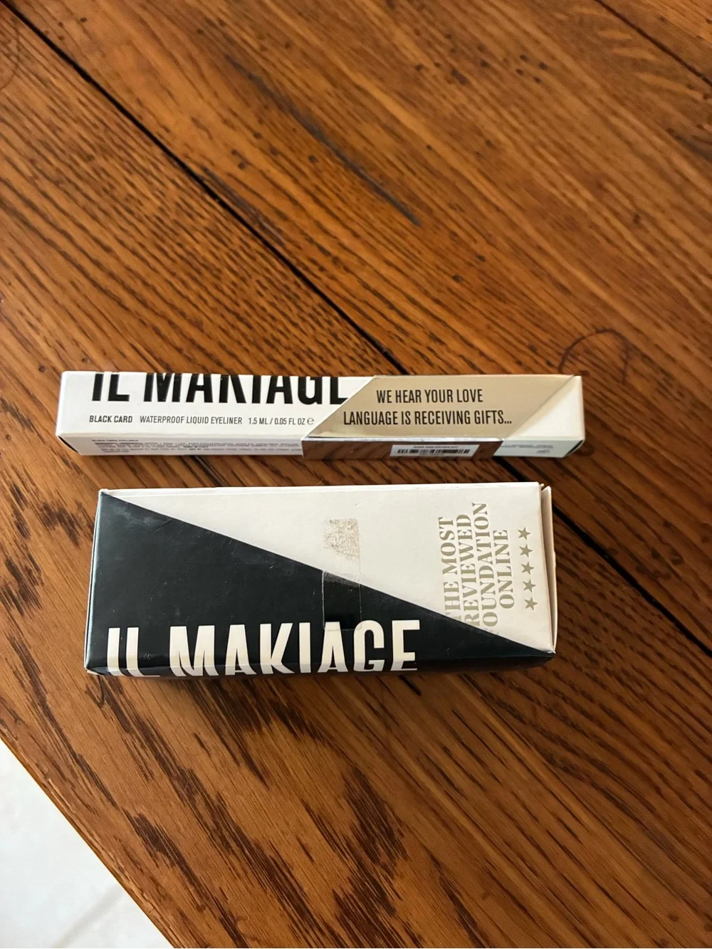 IL MAKIAGE Black & White Foundation Box Set. Shade 60 woke up like this